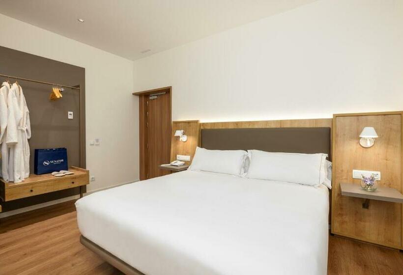 اتاق سوپریور, Virgen De Los Reyes