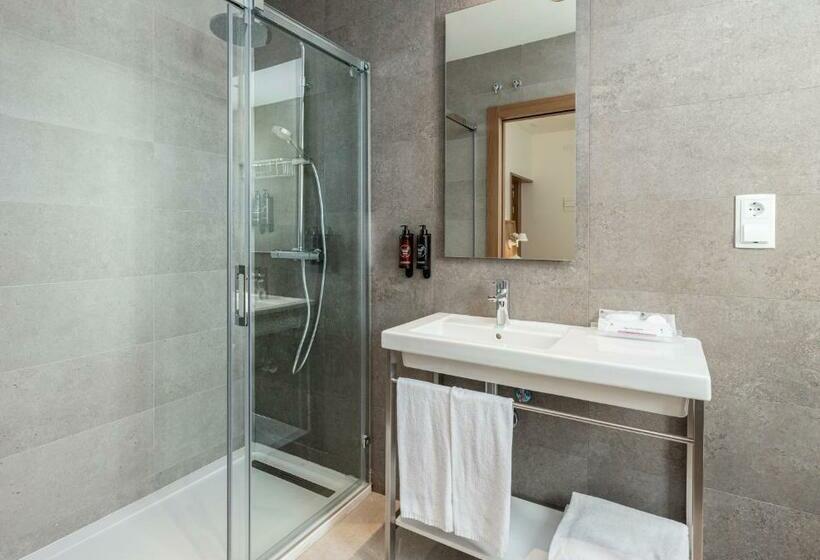 اتاق سوپریور, Virgen De Los Reyes