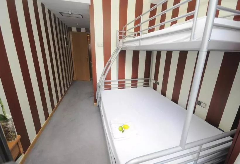 اتاق استاندارد, Albergue Revolutum Hostel