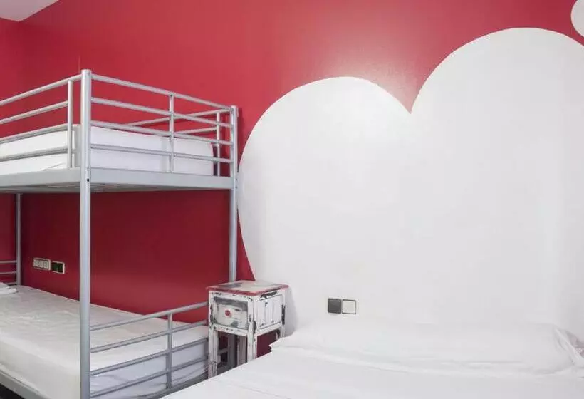 اتاق استاندارد سه نفره, Albergue Revolutum Hostel