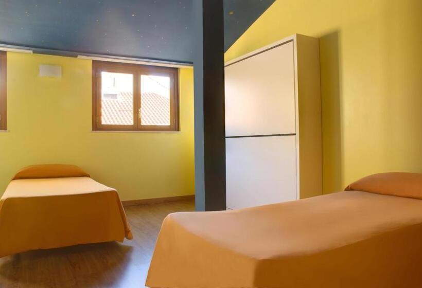 غرفة قياسية رباعية, Albergue Revolutum Hostel