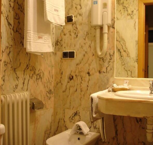 غرفة قياسية رباعية, Albergue Revolutum Hostel