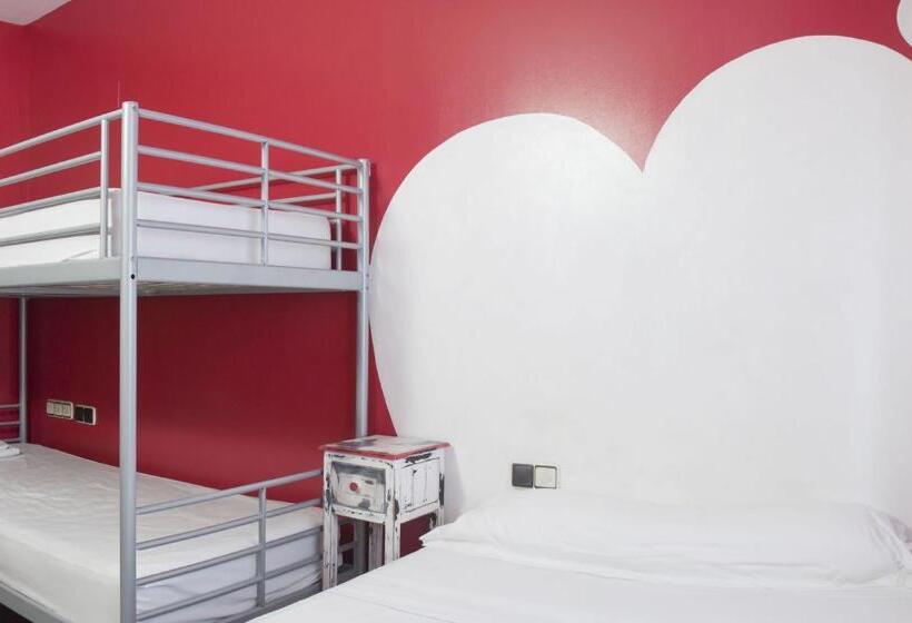 اتاق استاندارد چهار تخته, Albergue Revolutum Hostel