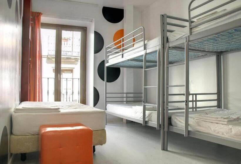 اتاق استاندارد چهار تخته, Albergue Revolutum Hostel