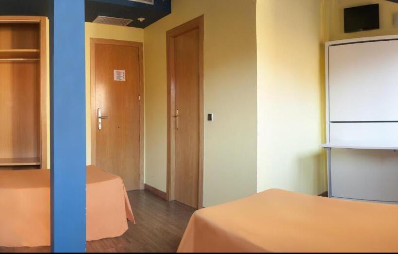 غرفة عادية خماسية, Albergue Revolutum Hostel