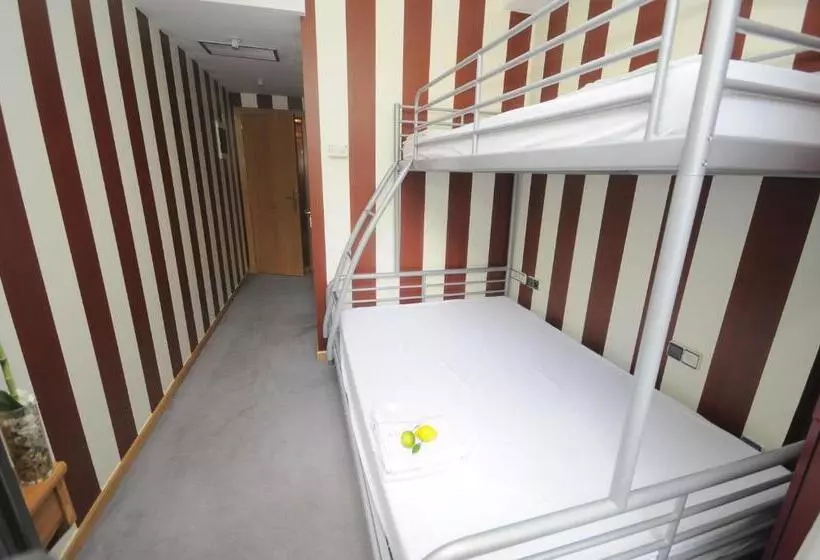 اتاق استاندارد یک نفره, Albergue Revolutum Hostel