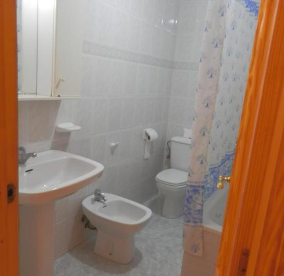 스탠다드 트리플 룸, Hostal El Portalico