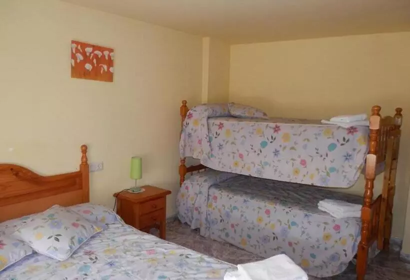 Quarto Quádruplo Standard, Hostal El Portalico