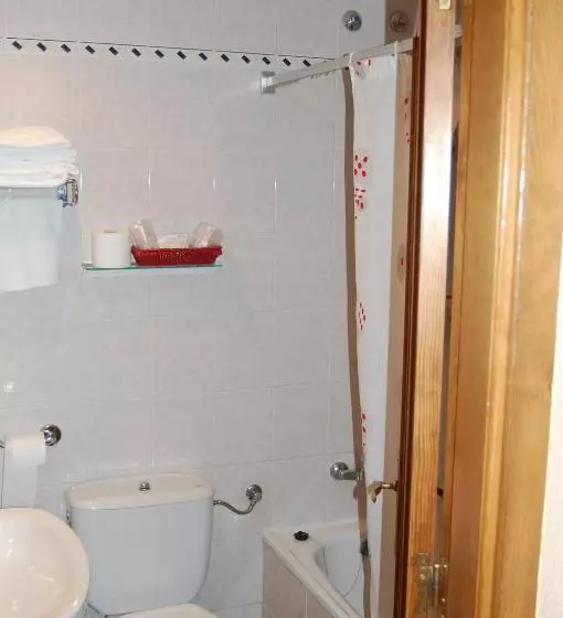 اتاق خانوادگی, Hostal Don Jaime I y II