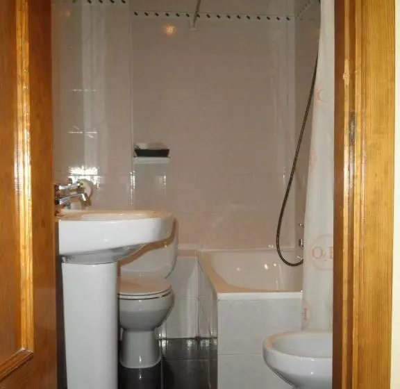 اتاق استاندارد سه نفره, Hostal Don Jaime I y II