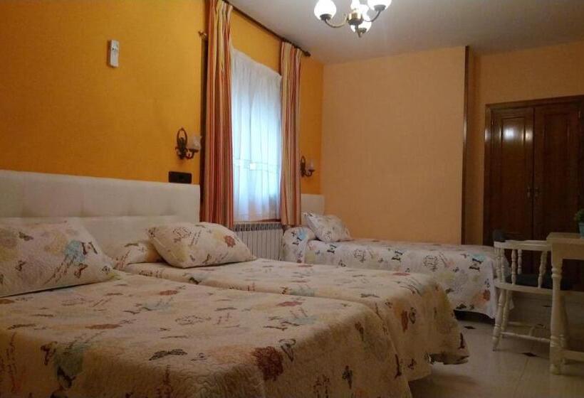 اتاق استاندارد سه نفره, Hostal Don Jaime I Y Ii