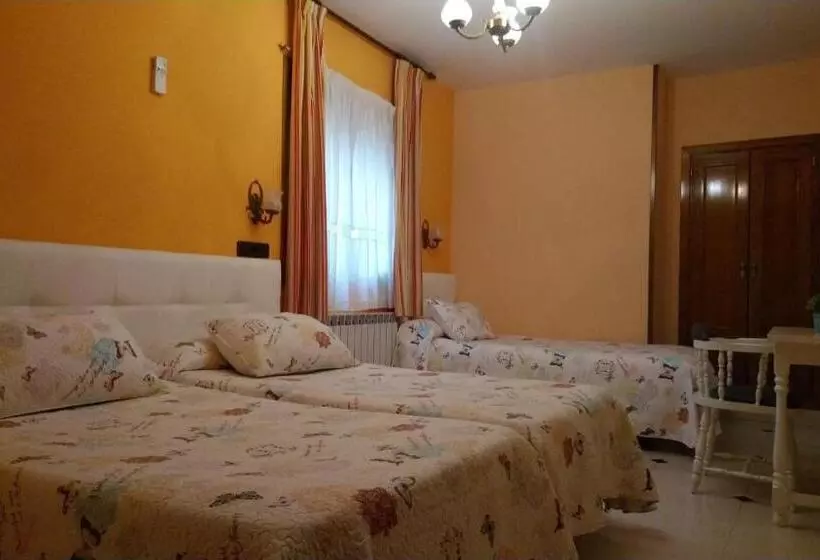 اتاق استاندارد سه نفره, Hostal Don Jaime I y II
