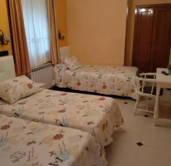 اتاق استاندارد سه نفره, Hostal Don Jaime I y II