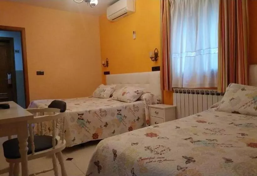 اتاق استاندارد سه نفره, Hostal Don Jaime I y II