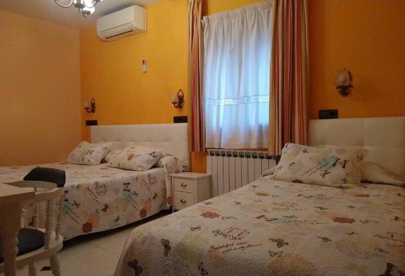 اتاق استاندارد سه نفره, Hostal Don Jaime I Y Ii