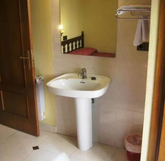اتاق استاندارد یک تخته با سرویس بهداشتی مشترک, Hostal Don Jaime I y II