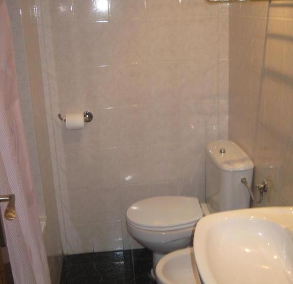 اتاق استاندارد یک تخته با سرویس بهداشتی مشترک, Hostal Don Jaime I Y Ii