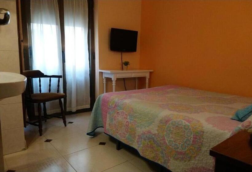 标准单人间共用浴室, Hostal Don Jaime I Y Ii