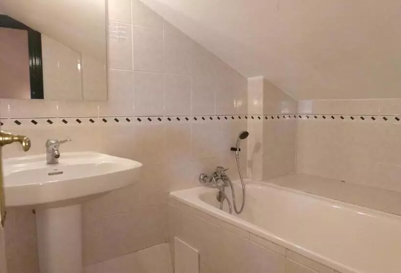 اتاق پنت هاوس, Hostal Don Jaime I y II