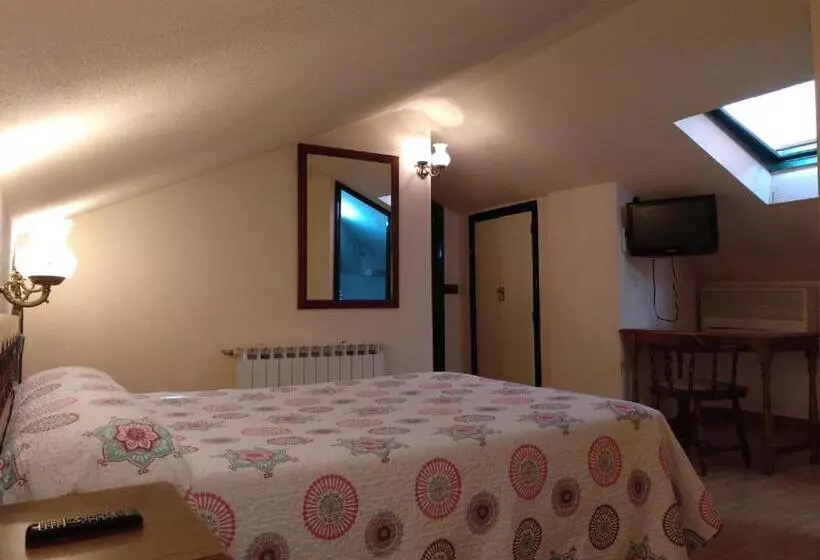 اتاق پنت هاوس, Hostal Don Jaime I y II