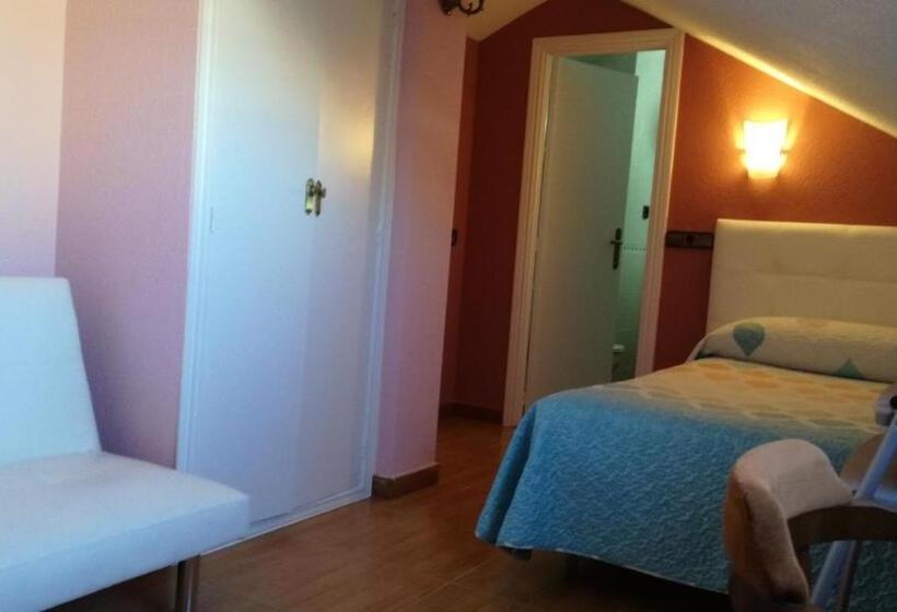 阁楼房, Hostal Don Jaime I Y Ii