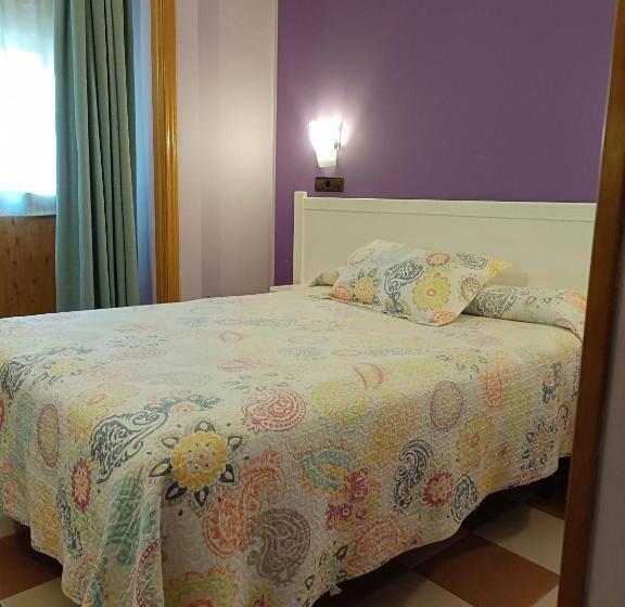 经济房, Hostal Don Jaime I Y Ii