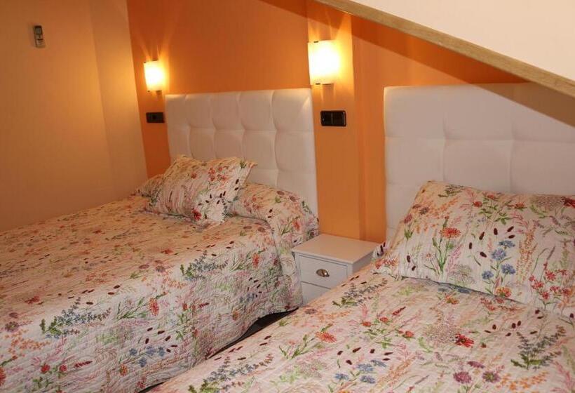 اتاق کلاسیک سه تخته, Hostal Don Jaime I Y Ii