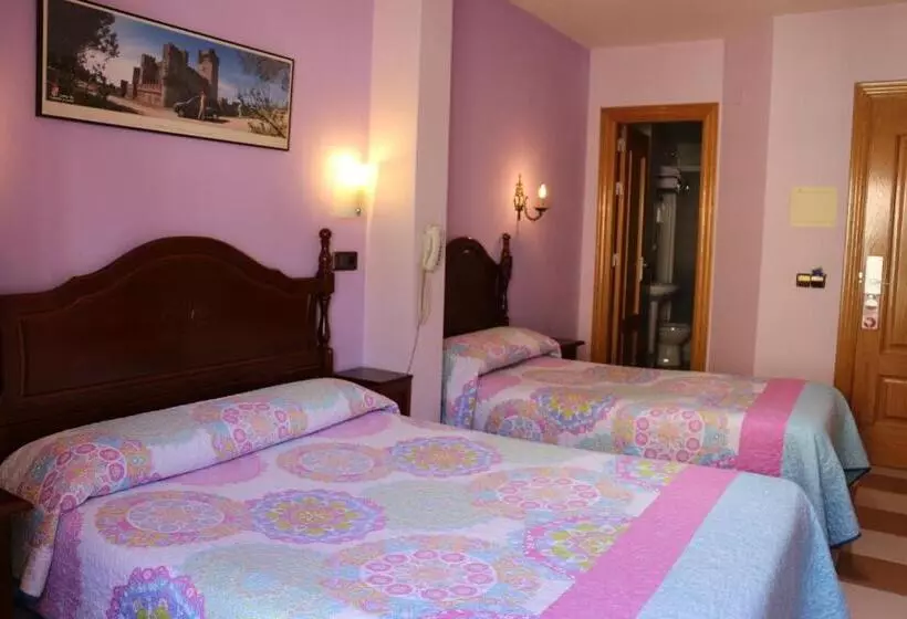 اتاق کلاسیک سه تخته, Hostal Don Jaime I y II