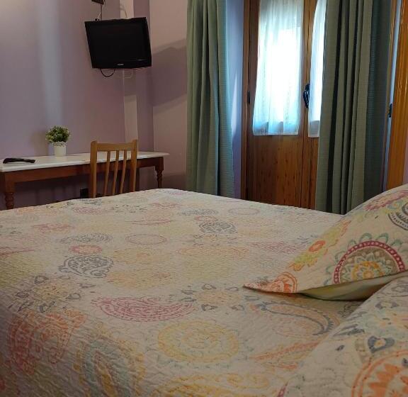 经济房, Hostal Don Jaime I Y Ii