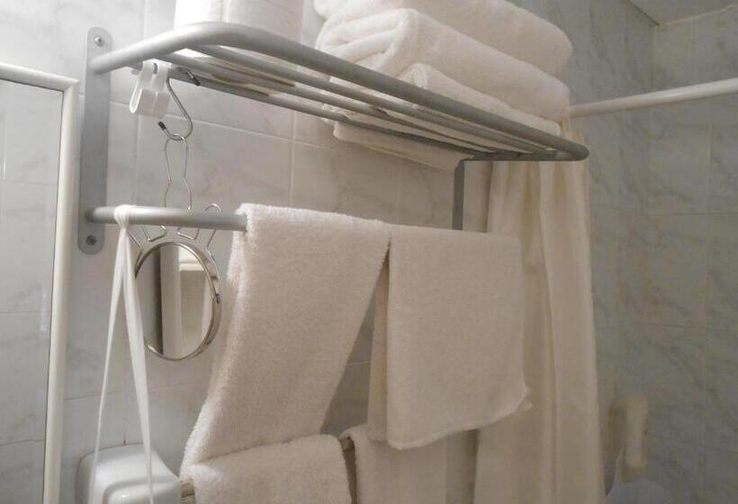 اتاق استاندارد سه نفره, Hostal El Callejon