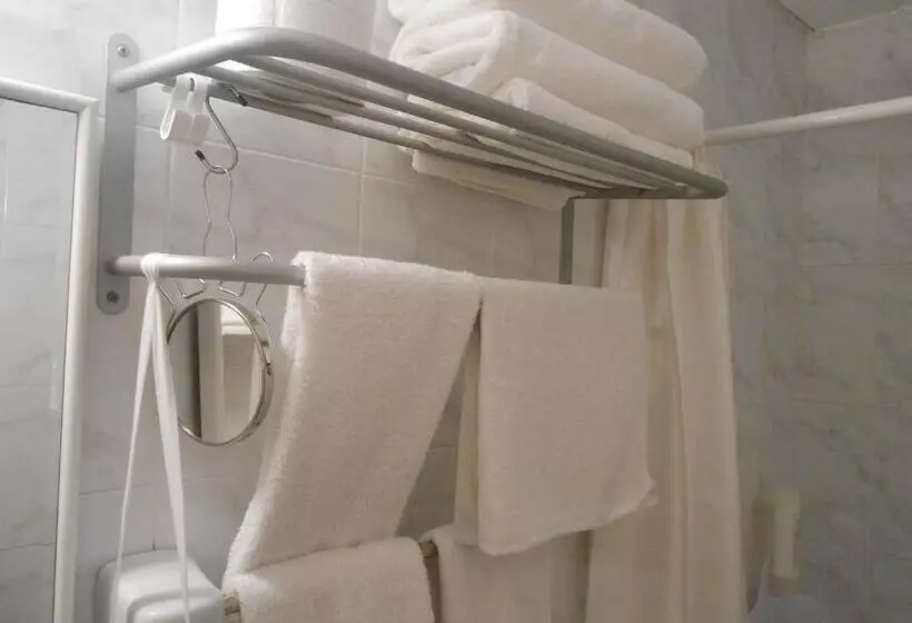 اتاق استاندارد سه نفره, Hostal El Callejon