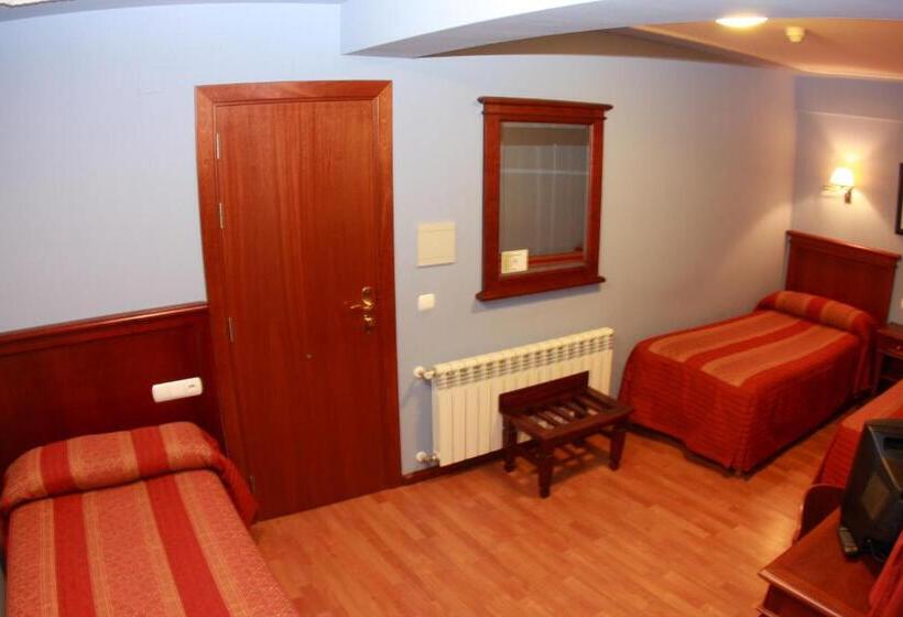 스탠다드 트리플 룸, Hostal Torres