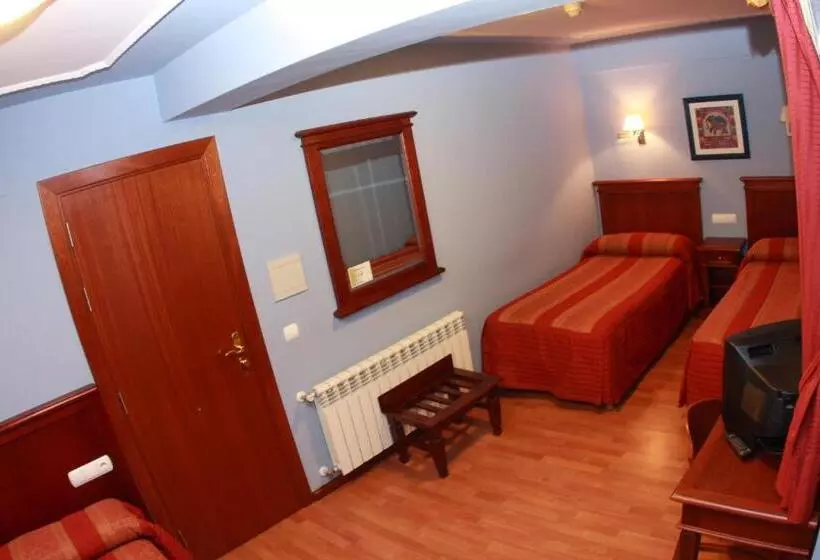 スタンダードトリプルルーム, Hostal Torres