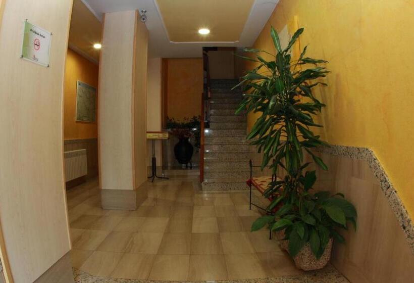 스탠다드 트리플 룸, Hostal Torres