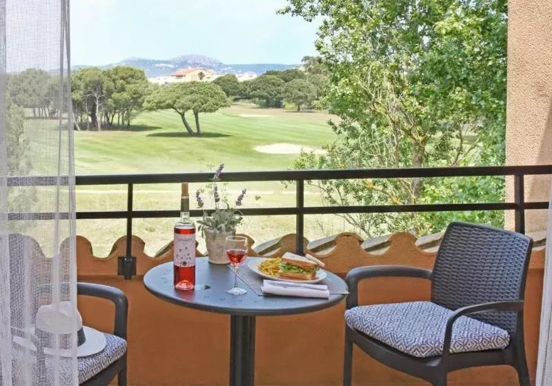 سوییت جونیور, La Costa Hotel Golf & Beach Resort