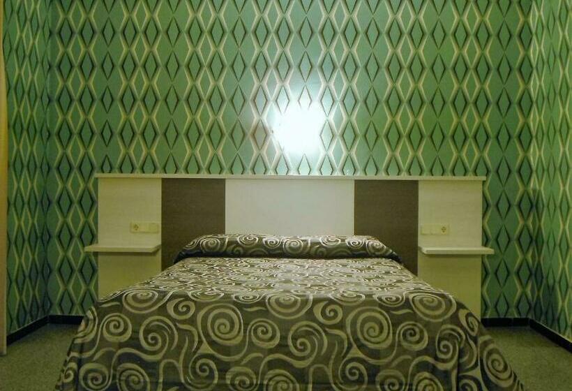 غرفة قياسية مطلة على الجبل, La Masía