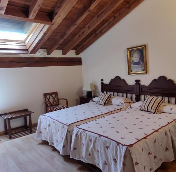 غرفة قياسية ثلاثية, La Posada De Numancia