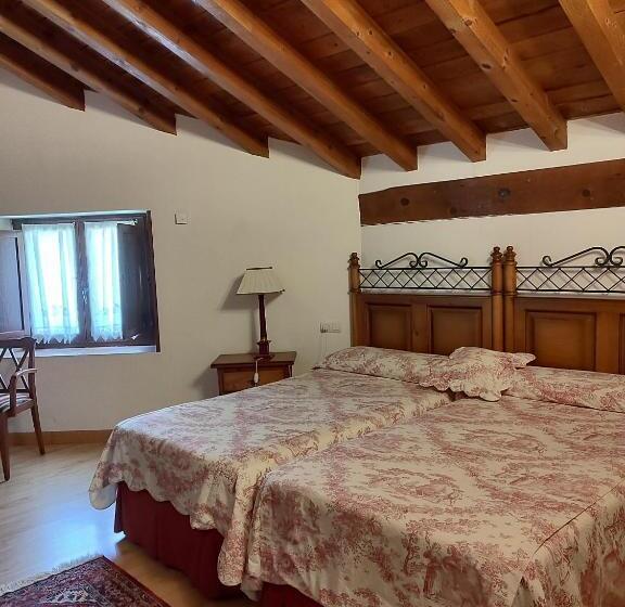 غرفة قياسية ثلاثية, La Posada De Numancia