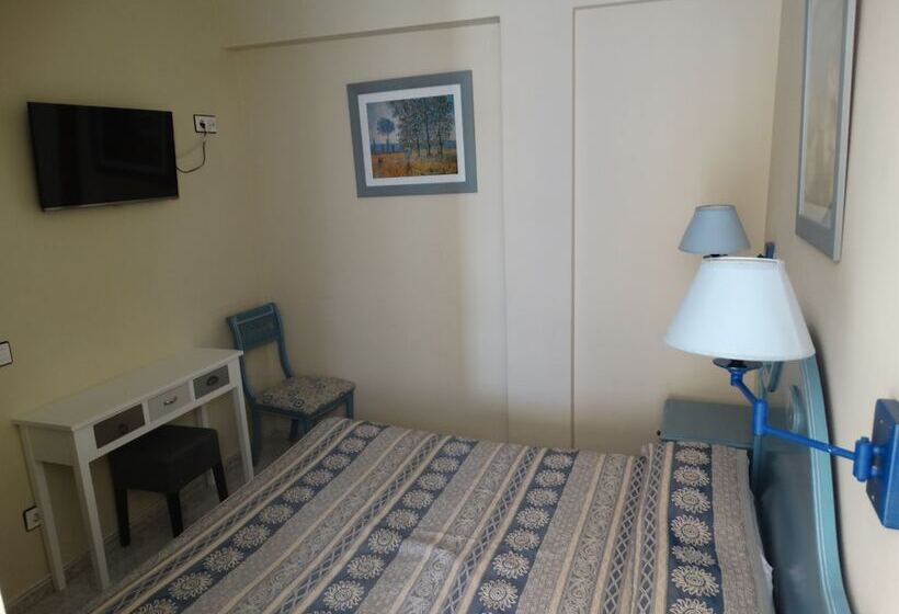 اتاق اکونومی, Los Juncos