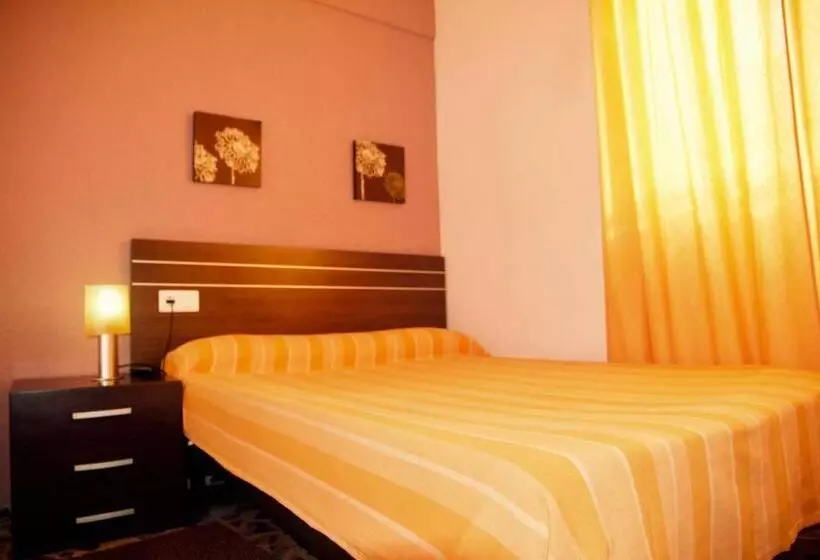اتاق استاندارد با سرویس بهداشتی مشترک, Rapita- Rocamar