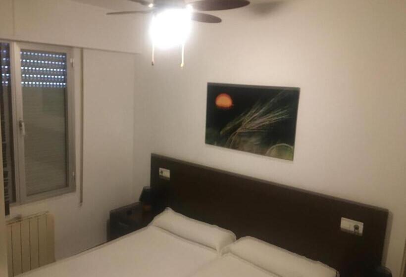 带共用浴室的标准房间, Nou Rocamar