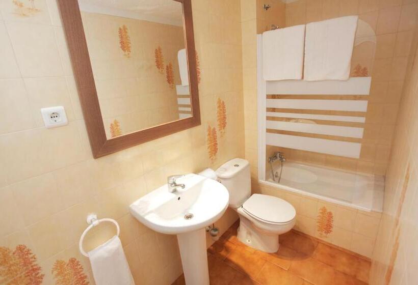 标准三人间, Nou Rocamar