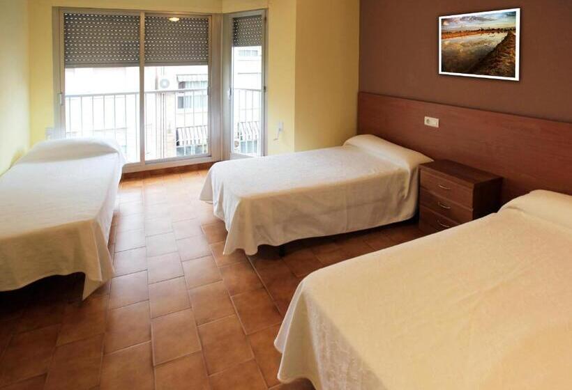 家庭间, Nou Rocamar