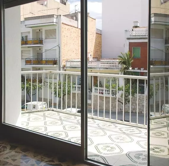 اتاق استاندارد یک تخته با سرویس بهداشتی مشترک, Rapita- Rocamar
