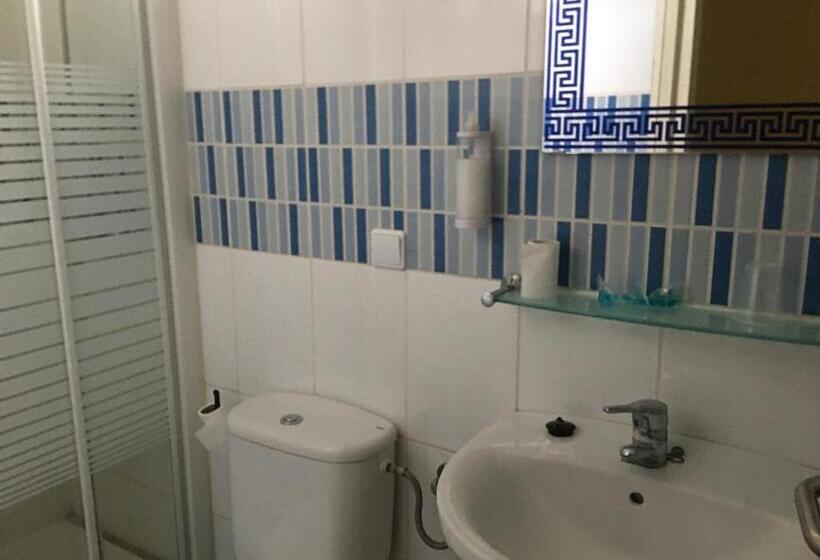 标准单人间共用浴室, Nou Rocamar