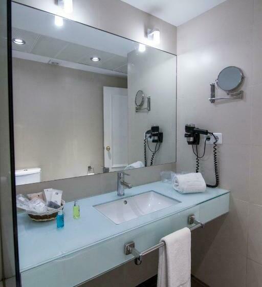 اتاق خانوادگی, San Gil