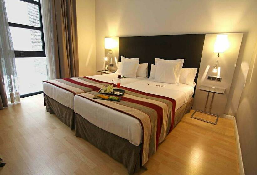 اتاق خانوادگی, San Gil