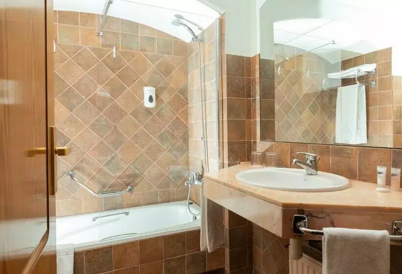 اتاق استاندارد, Termes Montbrio Hotel & Spa