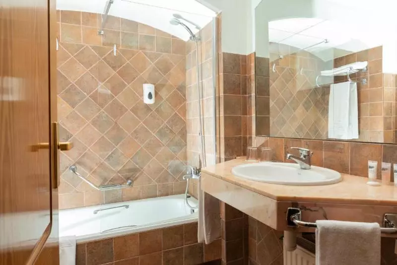 اتاق لوکس, Termes Montbrio Hotel & Spa
