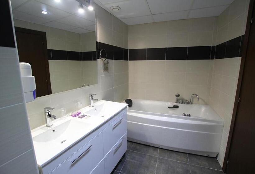 غرفة عائلية, Tossamar